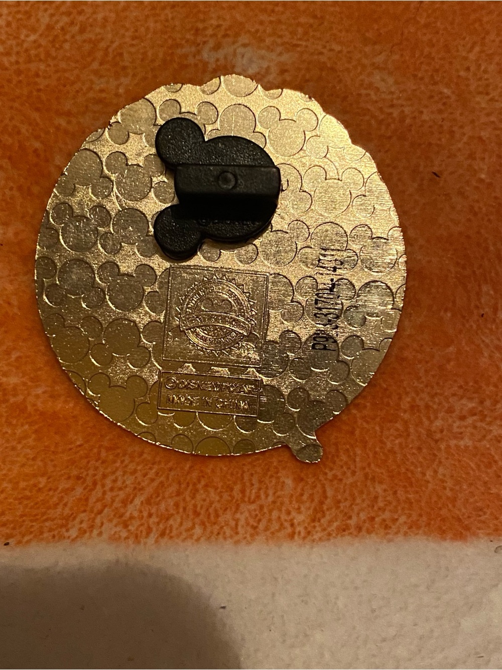 Princess Merida Glitter Pin - Picture 2 of 3